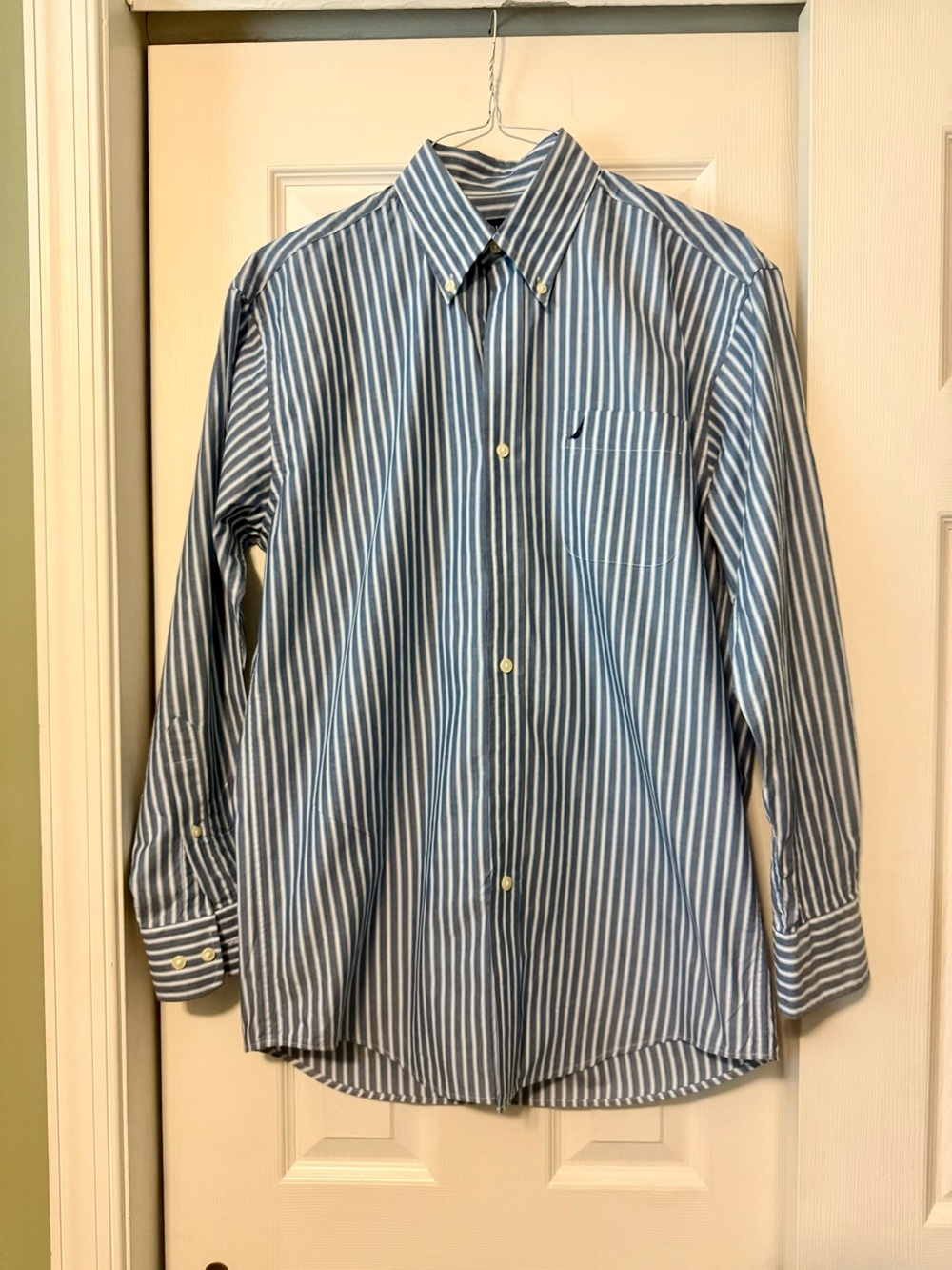 Men’s Nautica striped button down shirt 15/M
